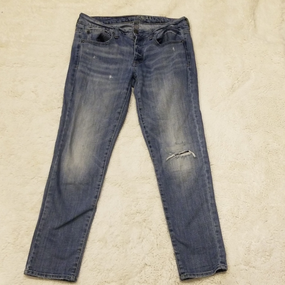 🎉 AEO distressed jeans